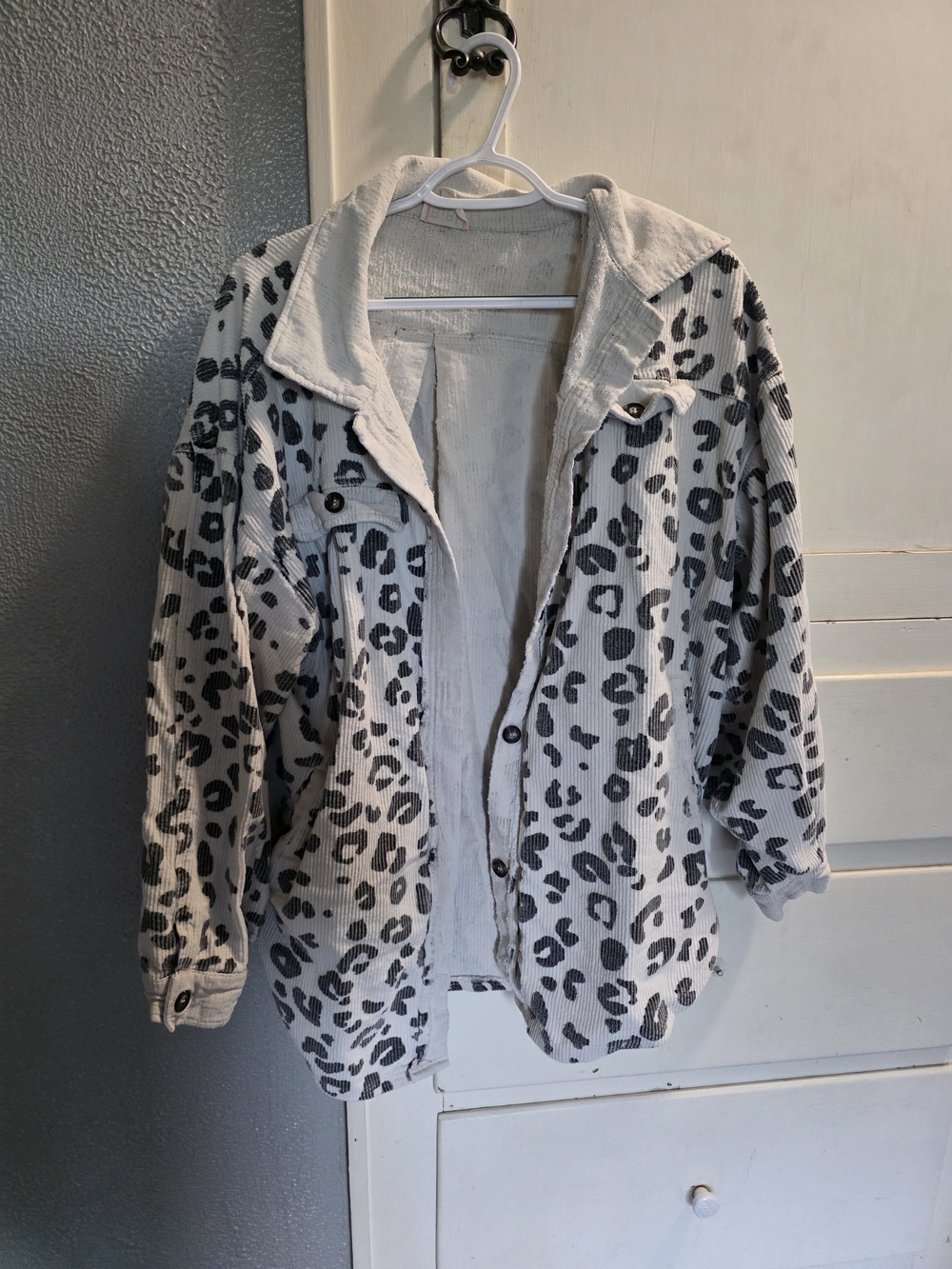 Leopard Print Corduroy Shacket – White & Gray
